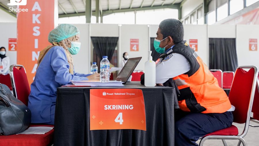 Suasana tahap skrining para calon penerima vaksin di Pusat Vaksinasi Shopee (dok. Shopee )