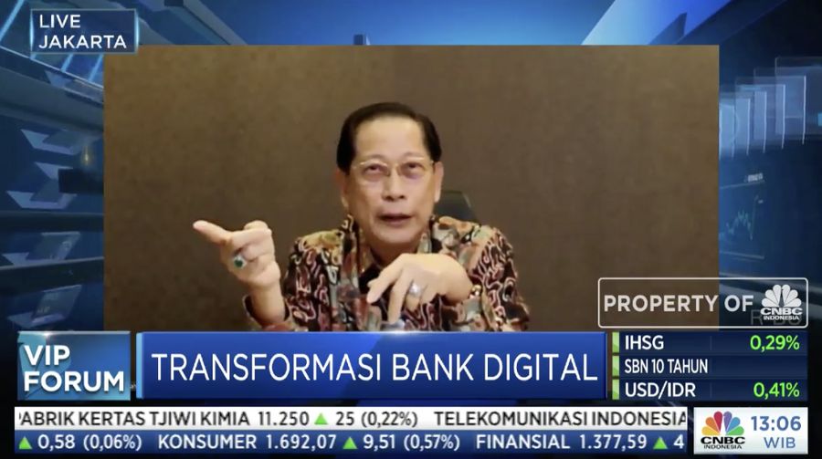 Direktur Utama Bank Central Asia (BCA) Jahja Setiaatmadja dalam acara VIP Forum bertajuk 