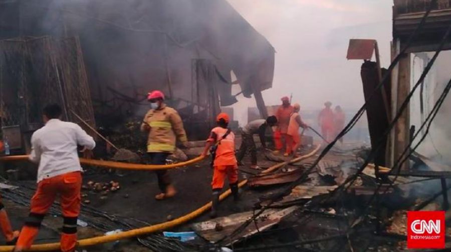 Kebakaran melanda Pasar Kebon Melati dan Pasar Kambing, Tanah Abang, Jakarta Pusat, Kamis (8/4). (CNNIndonesia/Yogi Anugrah)