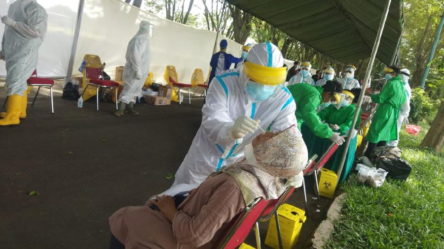 Laksanakan Sosialisasi Rencana Kepulangan Warga Terdampak, Pertamina juga Siapkan Tes untuk Screening Covid-19. (dok. Pertamina)