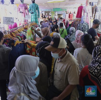Ekonomi Menggeliat, Tanah Abang Penuh Sesak Jelang Puasa!