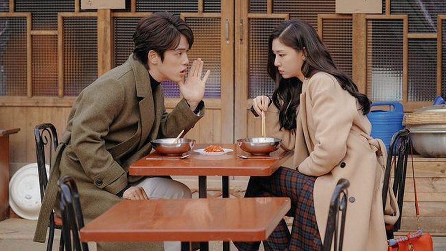Pemeran Crash Landing on You, Kim Jung-hyun dan Seo Ji-hye.