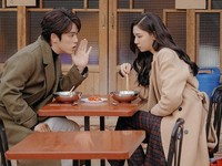 Heboh! Second Lead Drakor 'Crash Landing On You' Pacaran