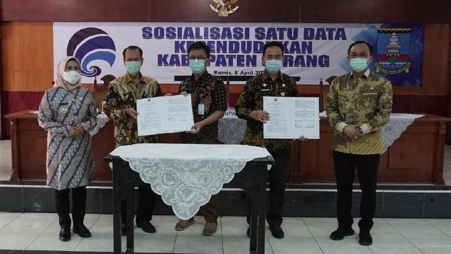 Dalam rangka mewujudkan penerapan satu data kependudukan, Pemerintah Kabupaten (Pemkab) Serang melakukan kerja sama dengan Ditjen Kependudukan dan Pencatatan Sipil Kementerian Dalam Negeri (Dukcapil Kemendagri).