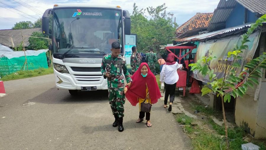 Pertamina Kembalikan Warga Terdampak ke Pemukiman Masing-masing. (dok. Pertamina)