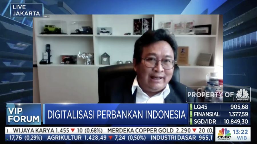 SEVP Micro & Consumer Finance Bank Mandiri Josephus K. Triprakoso dalam acara VIP Forum bertajuk
