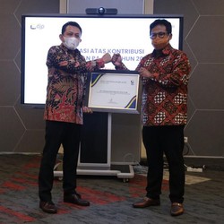 Penyumbang Pajak Terbesar, Telkomsel Raih Penghargaan DJP