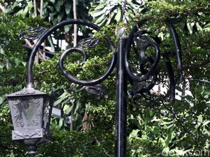 Musim Kemarau Sebabkan Lampu Jalan di Bandung Rusak