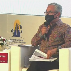 Bos OJK Ungkap Alasan Industri Keuangan Syariah Tertinggal
