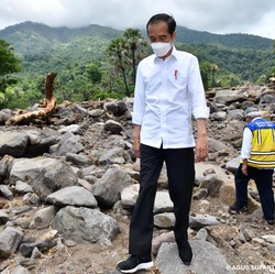Tinjau Banjir NTT, Jokowi Dapat Laporan Harga BBM Mahal!