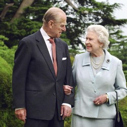 Ratu Elizabeth dan Kesendirian di Pemakaman Pangeran Philip
