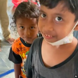 Bocah Korban Bencana NTT: Pak Jokowi, Perbaiki Rumah Saya...