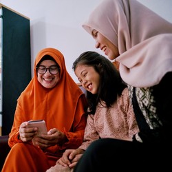 Bunda, Duit THR Anak Baiknya Dikemanain Yah?