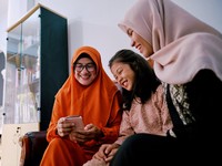 Bunda, Duit THR Anak Baiknya Dikemanain Yah?