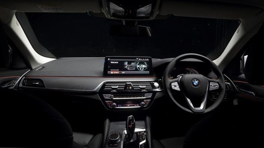 BMW Indonesia resmi memperkenalkan mobil sedan bisnis terbaru mereka BMW 520i M Sport dan BMW 530i Opulence. (Dok: BMW)