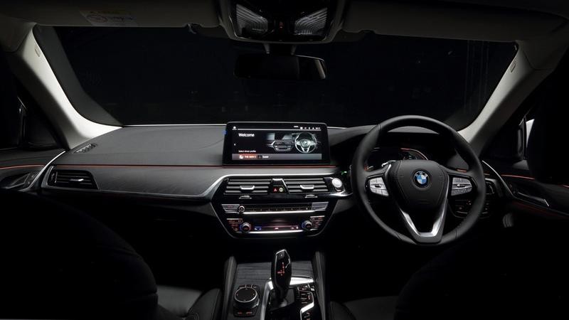 BMW Indonesia resmi memperkenalkan mobil sedan bisnis terbaru mereka BMW 520i M Sport dan BMW 530i Opulence. (Dok: BMW)