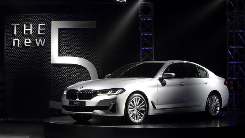 BMW Indonesia resmi memperkenalkan mobil sedan bisnis terbaru mereka BMW 520i M Sport dan BMW 530i Opulence. (Dok: BMW)