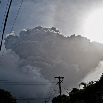 Gunung La Soufriere Karibia Erupsi, Ribuan Orang Dievakuasi