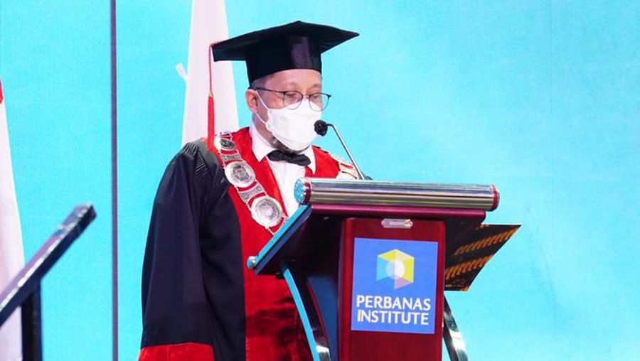 Perbanas Institute kembali menggelar acara Wisuda Perbanas Institute tahun 2021 untuk Program Studi Magister (S-2), Sarjana (S-1), dan Diploma (D-3). Acara Wisuda Perbanas Institute kali ini dilaksanakan secara Daring (online) pada Sabtu, 10 April 2021. Ist