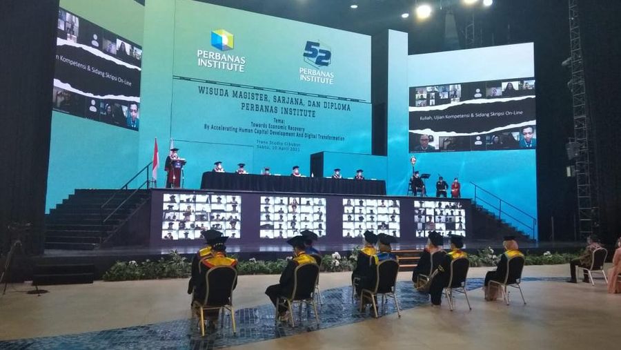 Perbanas Institute kembali menggelar acara Wisuda Perbanas Institute tahun 2021 untuk Program Studi Magister (S-2), Sarjana (S-1), dan Diploma (D-3). Acara Wisuda Perbanas Institute kali ini dilaksanakan secara Daring (online) pada Sabtu, 10 April 2021. Ist