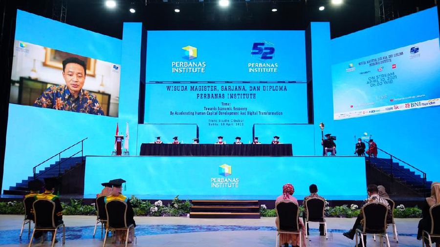 Perbanas Institute kembali menggelar acara Wisuda Perbanas Institute tahun 2021 untuk Program Studi Magister (S-2), Sarjana (S-1), dan Diploma (D-3). Acara Wisuda Perbanas Institute kali ini dilaksanakan secara Daring (online) pada Sabtu, 10 April 2021. Ist