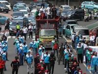 Camkan! Pekerja Kontrak-Outsourcing Tetap Berhak Terima THR
