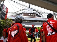 Saham FAST Ambruk Setelah Pegawai Geruduk Kantor Pusat KFC