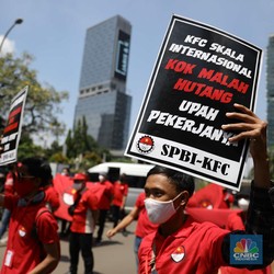 Markasnya 'Dikepung' Pekerja, Seberapa Parah Keuangan KFC?