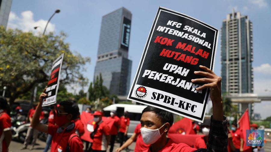 Demo Pekerja KFC di Kemnaker RI. (CNBC Indonesia/Muhammad Sabki)