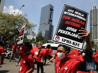 Markasnya 'Dikepung' Pekerja, Seberapa Parah Keuangan KFC?