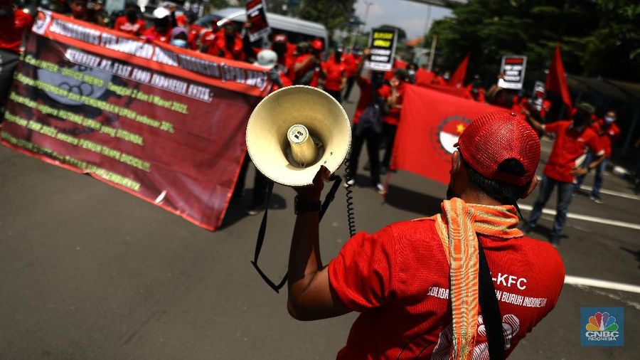 Demo Pekerja KFC di Kemnaker RI. (CNBC Indonesia/Muhammad Sabki)