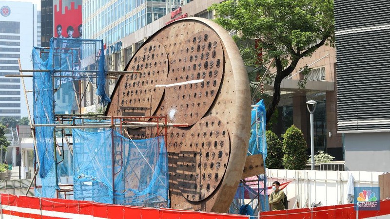 Pembangunan Tugu Sepeda. (CNBC Indonesia/Andrean Kristianto)