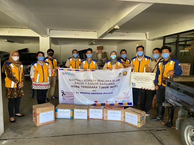 Brantas Abipraya Salurkan Bantuan Kemanusiaan Untuk Ntt