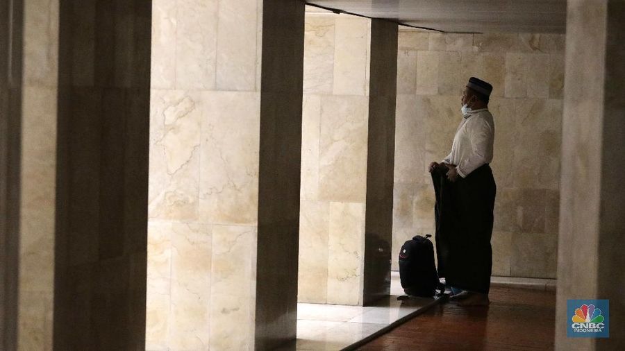 Tarawih Pertama Ramadan di Masjid Istiqlal (CNBC Indonesia/Muhammad Sabki)