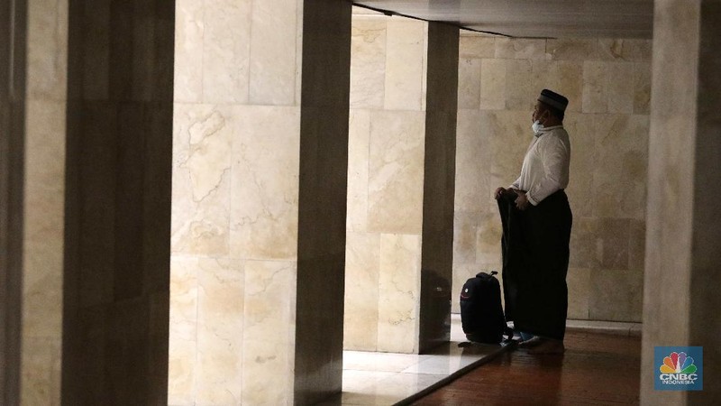 Tarawih Pertama Ramadan di Masjid Istiqlal (CNBC Indonesia/Muhammad Sabki)