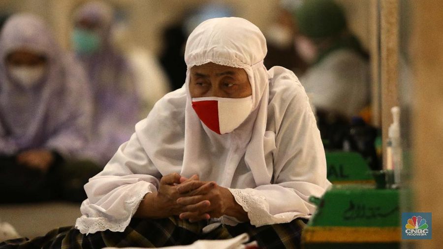 Tarawih Pertama Ramadan di Masjid Istiqlal (CNBC Indonesia/Muhammad Sabki)
