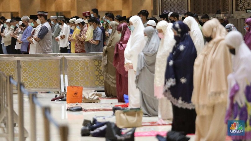 Tarawih Pertama Ramadan di Masjid Istiqlal (CNBC Indonesia/Muhammad Sabki)