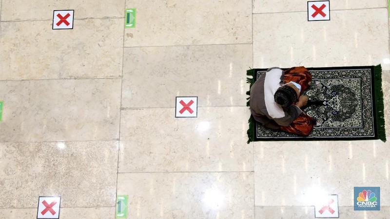 Tarawih Pertama Ramadan di Masjid Istiqlal (CNBC Indonesia/Muhammad Sabki)