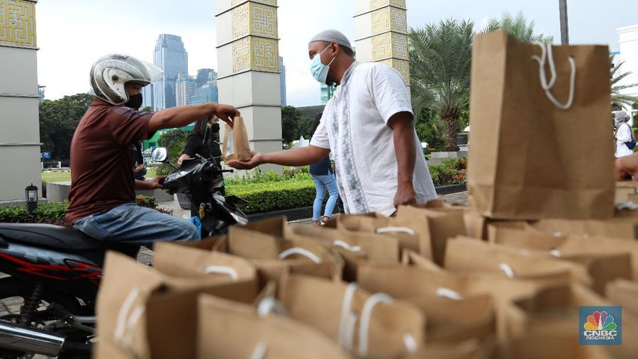 Pembaguan takjil Drive Thru. (CNBC Indonesia/Andrean Kristianto)