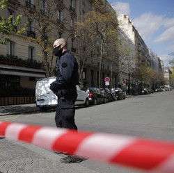 Mencekam, Suasana Terkini Penembakan Brutal di Depan RS Paris