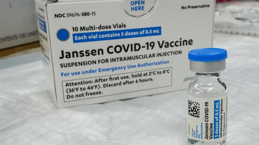 Vaksin Covid-19 Johnson & Johnson. AP/Szilard Koszticsak