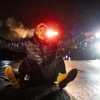 Ricuh! Protes Penembakan Pria Kulit Hitam di Minneapolis AS
