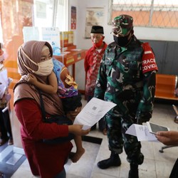 BLT Subsidi Gaji Rp2,4 Juta & Deretan Bansos di Mei 2021