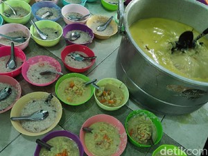 Spesial Ramadan! Bubur India Jadi Incaran di Masjid Pekojan Semarang