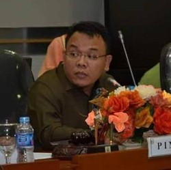 Blak-blakan Ketua Fraksi PAN Mau Disuntik Vaksin Terawan