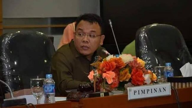 Insentif Guru Honorer Naik Rp100.000 per 1 Januari, Ini Tanggapan DPR