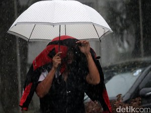 Cuaca Bandung Hari Ini Senin 8 September 2025, Waspada Hujan Ringan