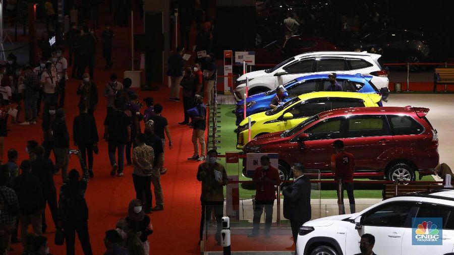 Pameran Otomotif IIMS Hybrid 2021 di JiExpo Kemayoran, Jakarta. CNBC Indonesia/Andrean Kristianto
