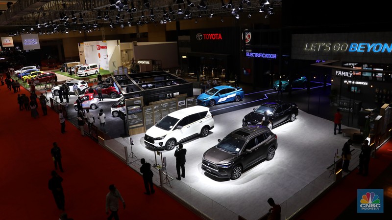 Pameran Otomotif IIMS Hybrid 2021 di JiExpo Kemayoran, Jakarta. CNBC Indonesia/Andrean Kristianto