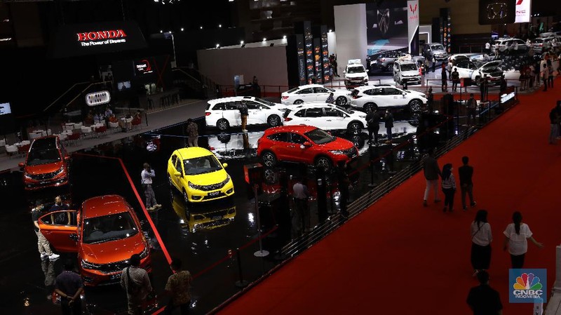Pameran Otomotif IIMS Hybrid 2021 di JiExpo Kemayoran, Jakarta. CNBC Indonesia/Andrean Kristianto